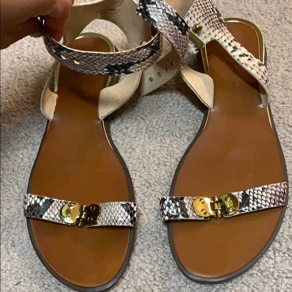 Flats - Picture 2 of 3